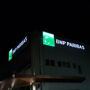 Enseigne BNP nuit